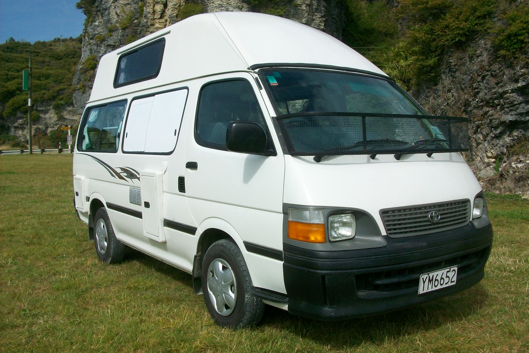 van2 PiwiWiwi New Zealand Campervan Rentals